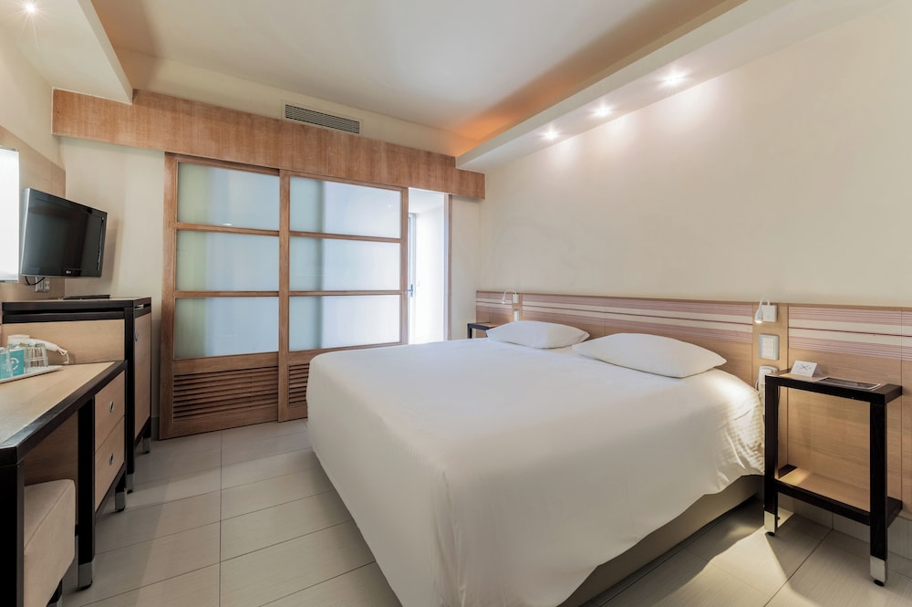 Superior Double Or Twin Room, Partial Sea View