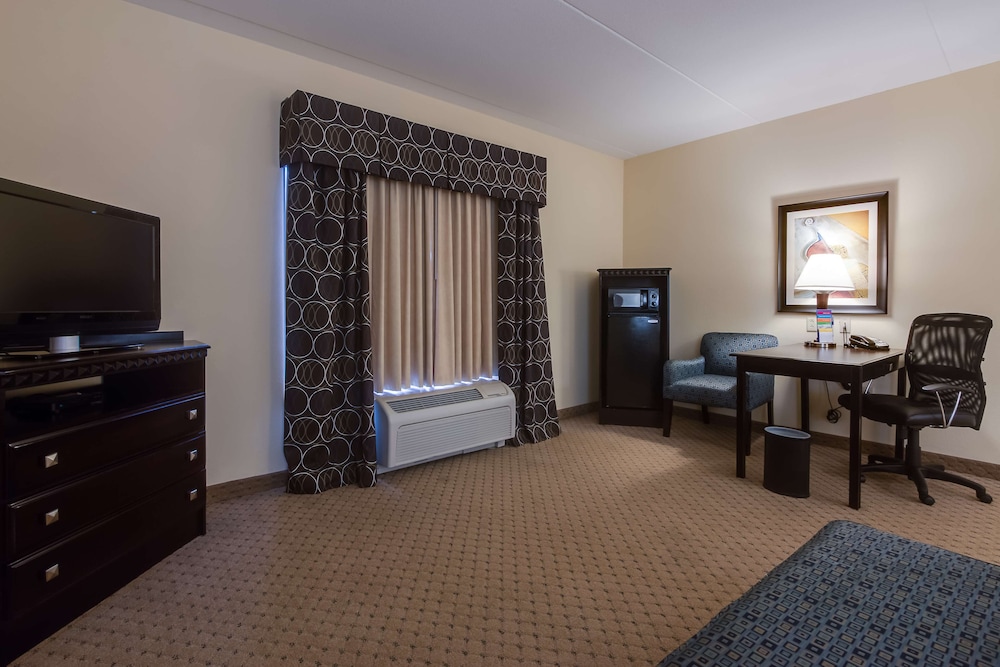One King Bed, Non-Smoking - Photo 5