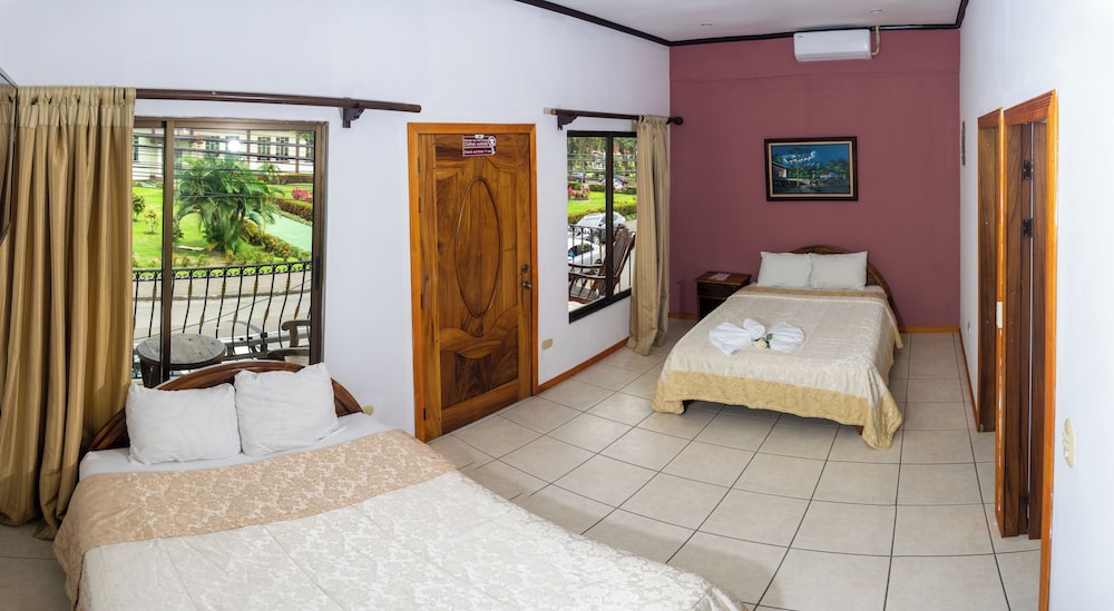 Standard Room, 2 Double Beds, Balcony, City View photo 1