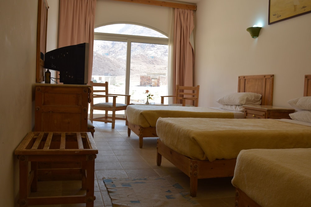 Standard Triple Room, Pool View (Mountain View) photo 1