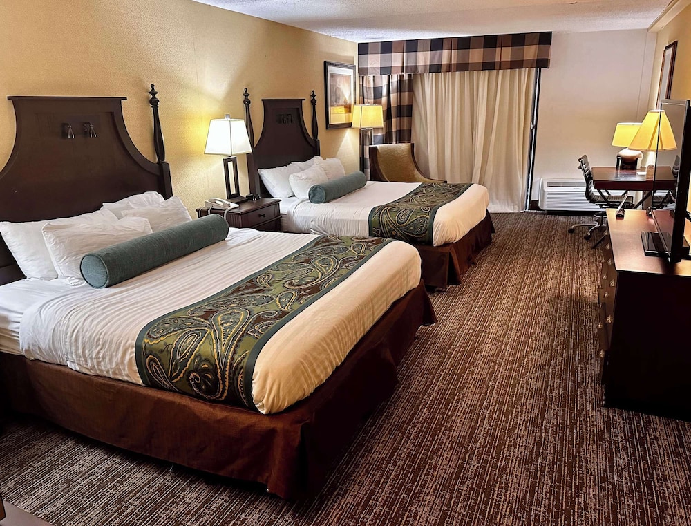 Room, Multiple Beds, Patio, Poolside - Photo 6