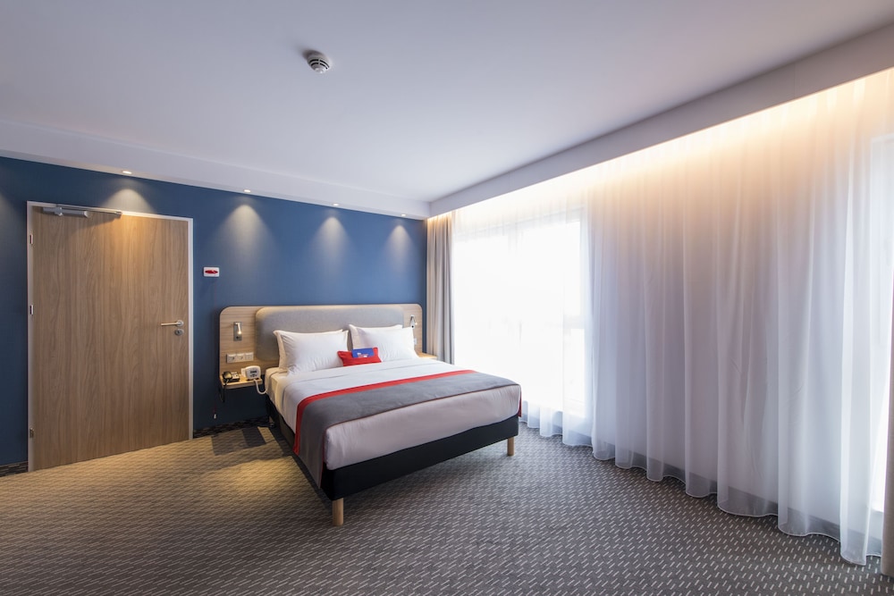 Standard Room, 1 Double Bed, Accessible (Free Breakfast) - Photo 2