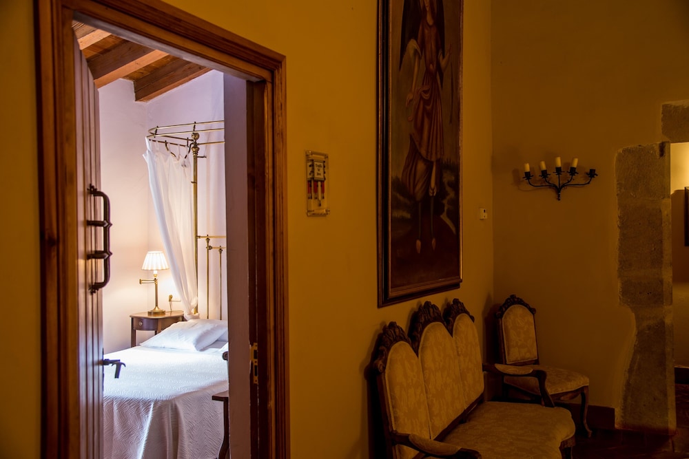 Double Room (H) photo 3
