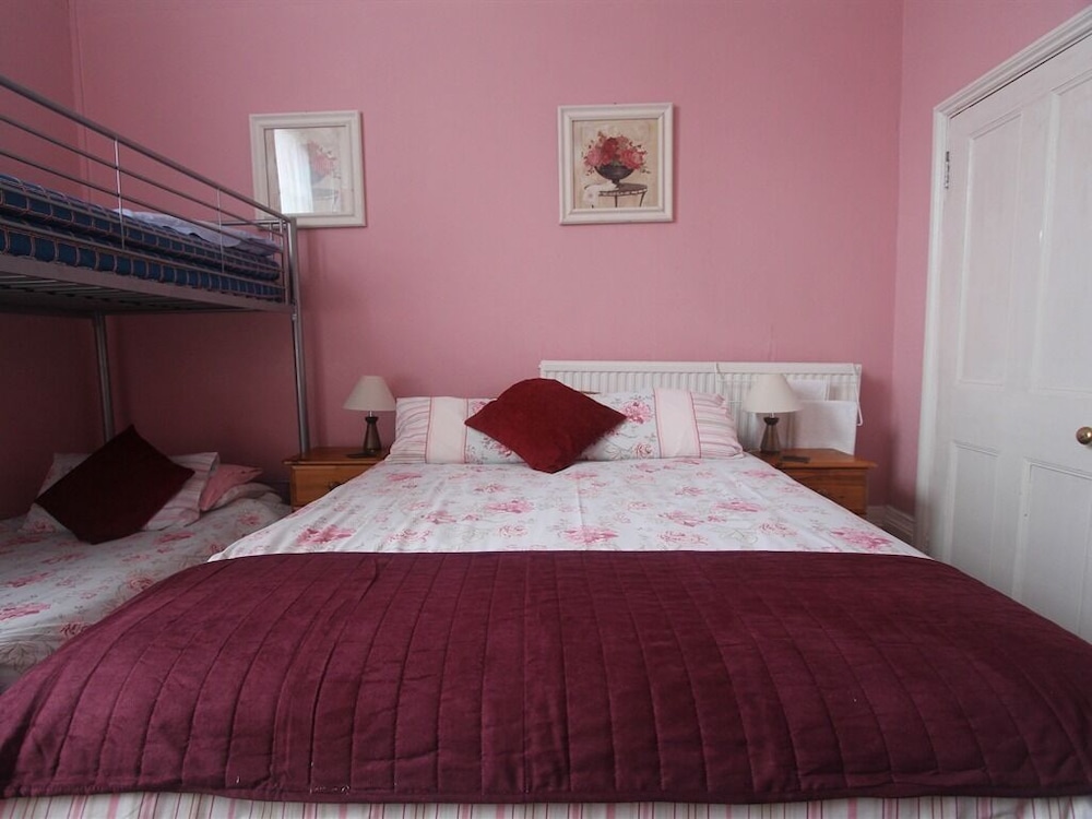 Standard Suite, Ensuite (Double and Bunk) photo 3