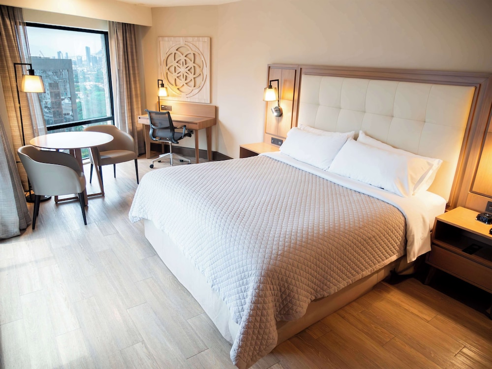 Superior Room, 1 King Bed, Accessible - Photo 11