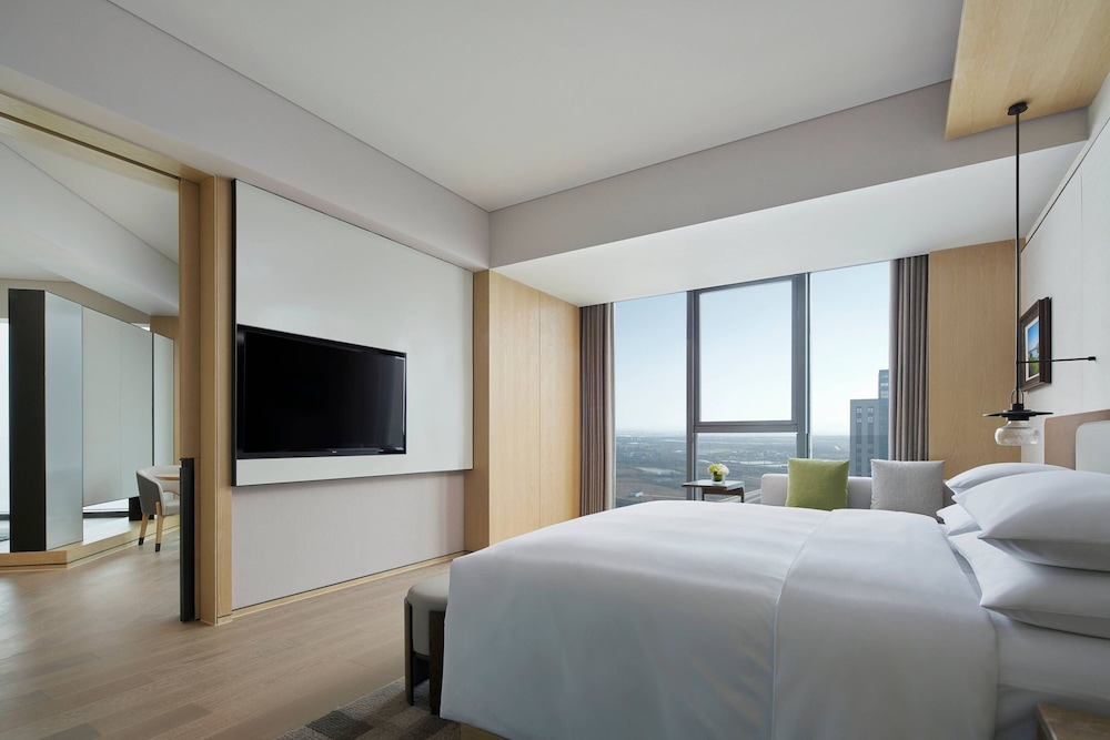 Club Suite, 1 Bedroom, City View - Photo 2