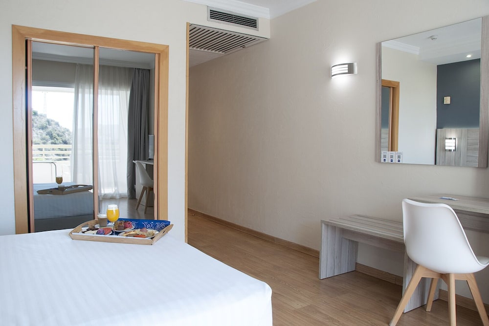 Double Room Single Use thumbnail 5