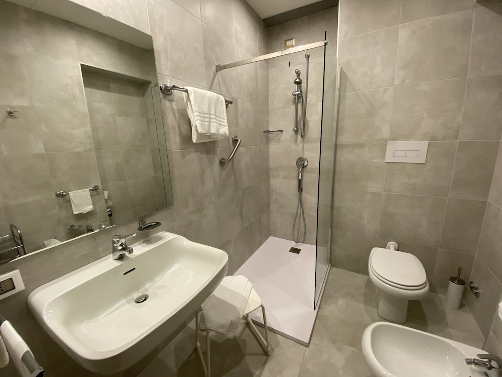 Superior Double or Twin Room - Photo 4
