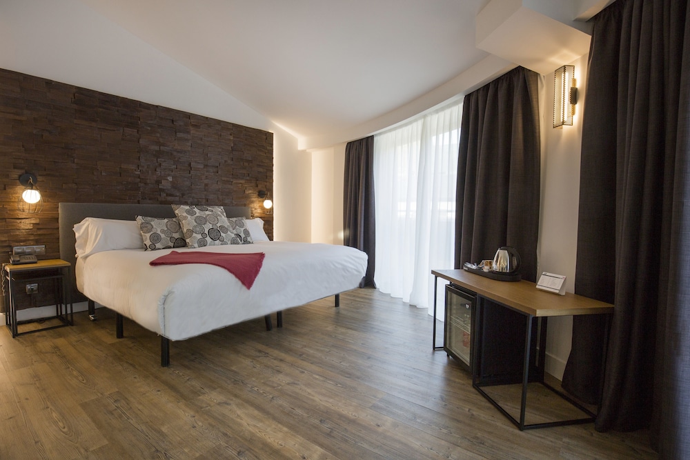 Deluxe Double Room, 1 King Bed, City View photo 1