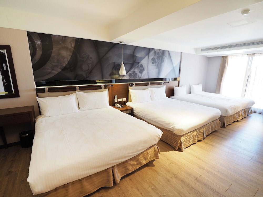 Family Studio Suite, Multiple Beds photo 3