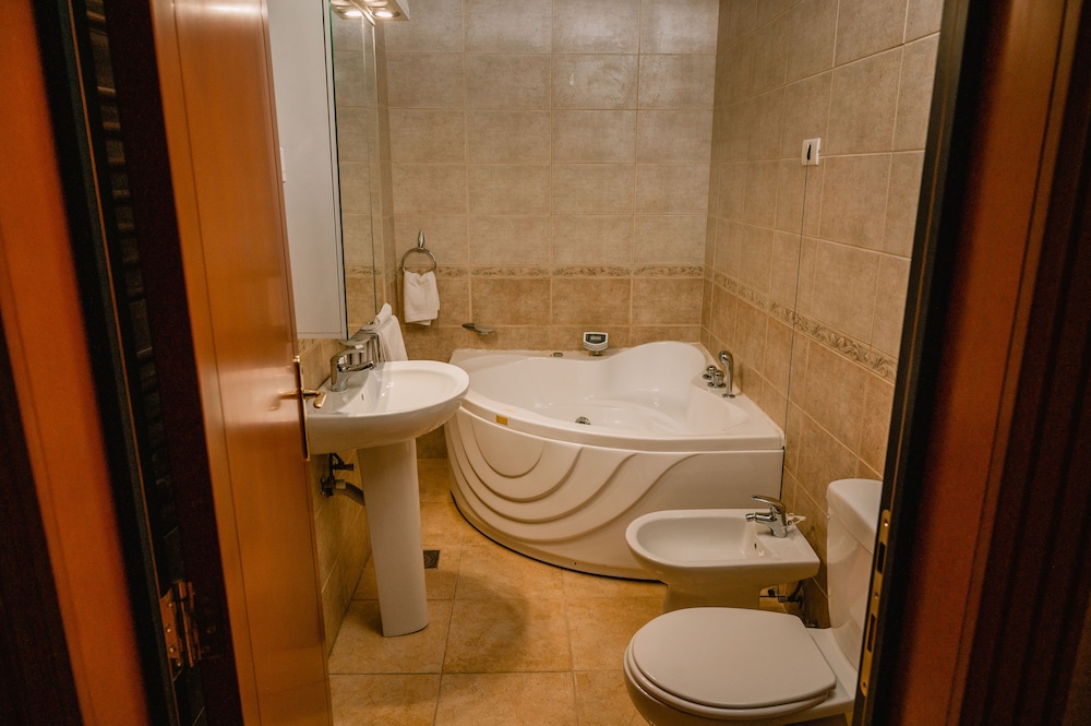 Deluxe Suite photo 2