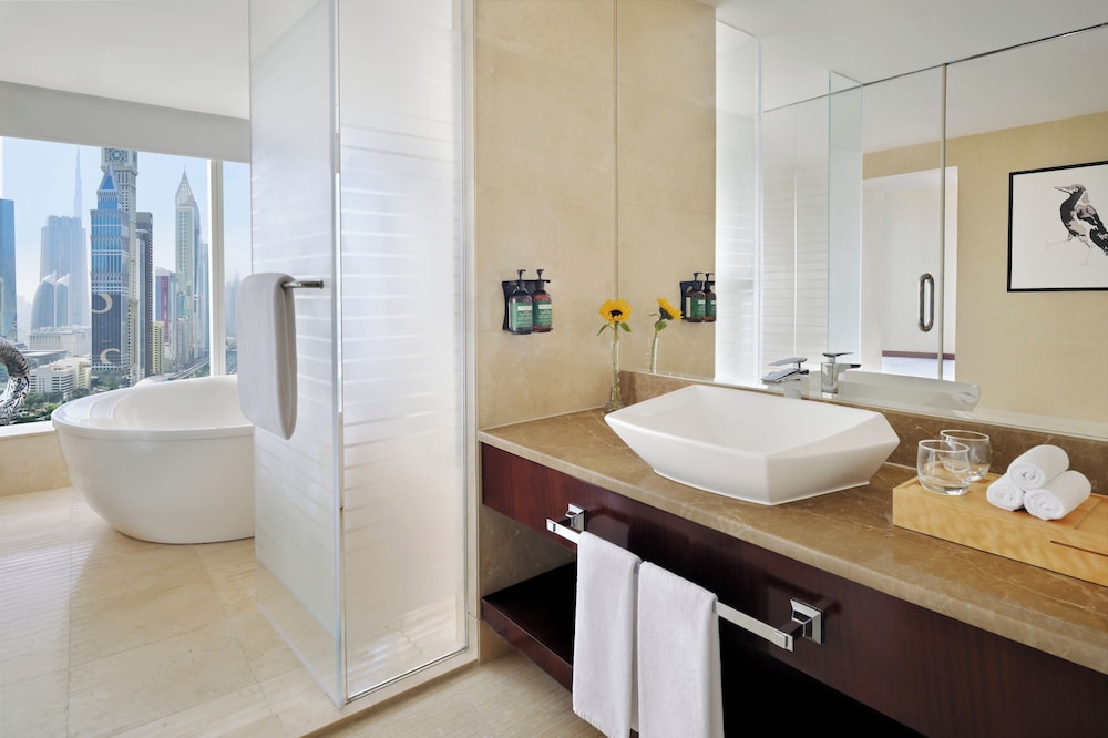 Suite, 1 Bedroom (Ambassador) thumbnail 6
