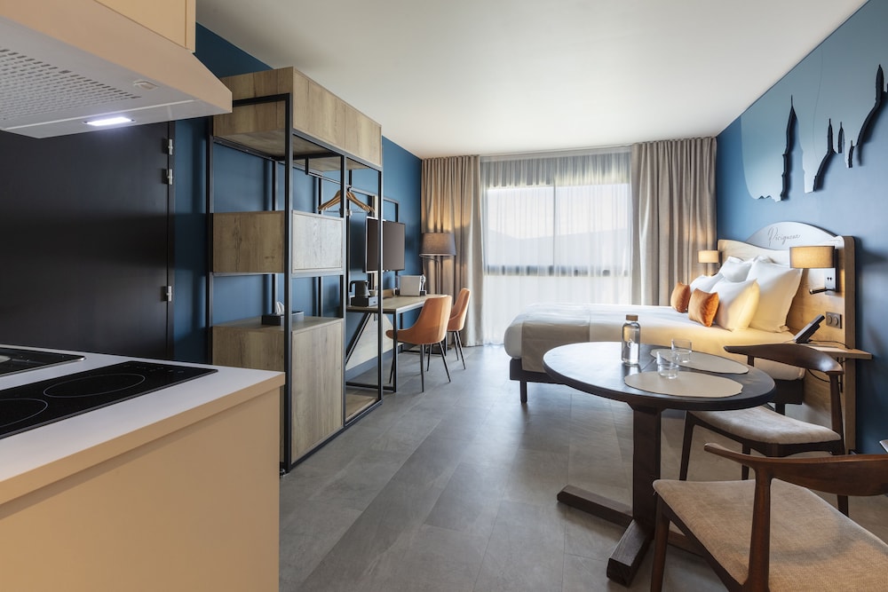Standard Apartment, 1 Queen Bed, Non Smoking, Kitchenette