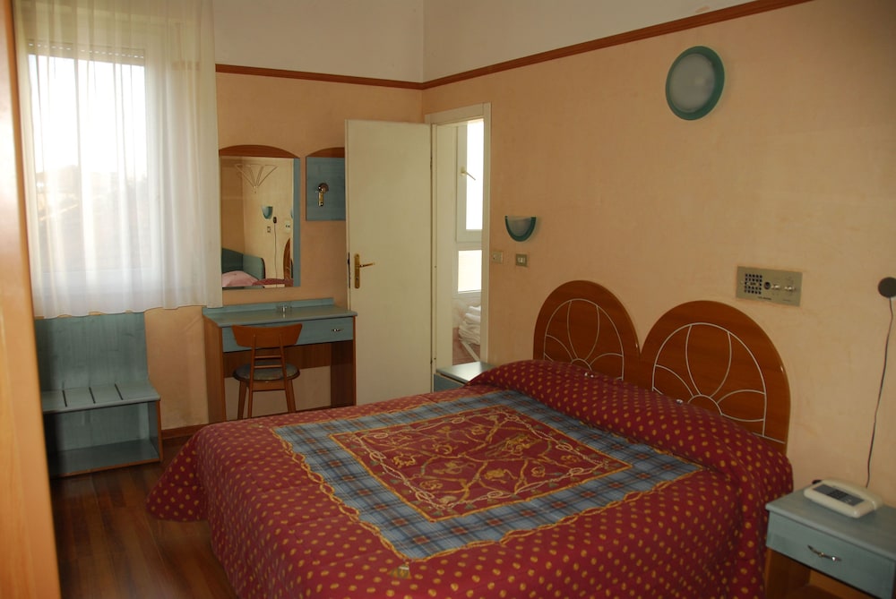 Double Room - Photo 2