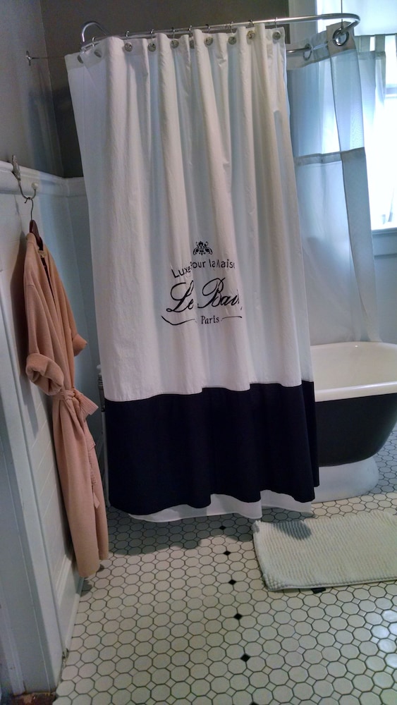 Room (The James Edward Room) photo 2