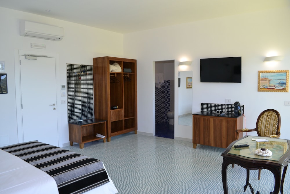 Comfort Room, Sea View photo 1