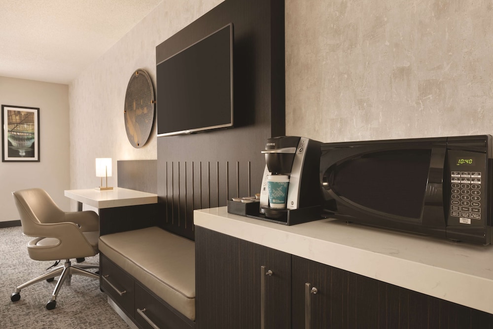 Room, 2 Queen Beds, City View - Photo 1