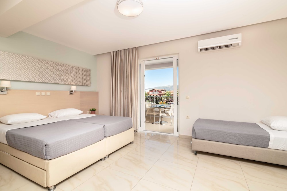 Standard Double or Twin Room, Pool View - Photo 3