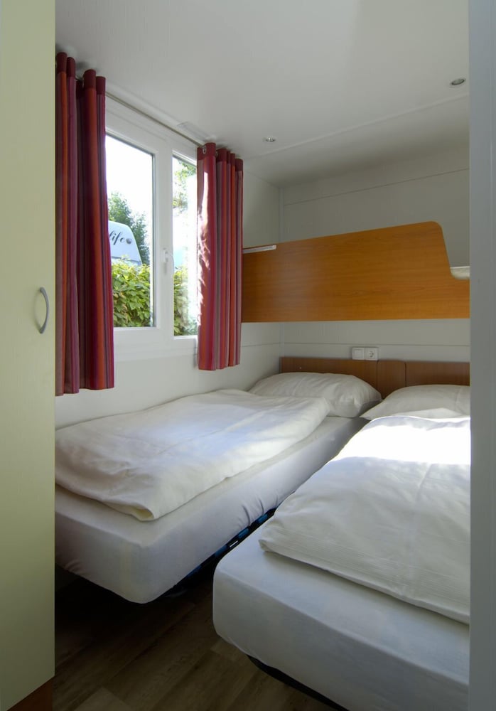 Mobile Home, 2 Bedrooms, Mountain View, Garden Area photo 1