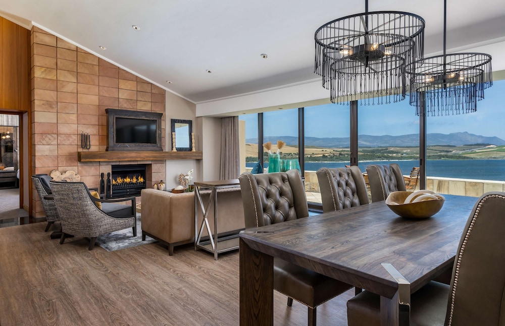 Presidential Suite with Lagoon View photo 1