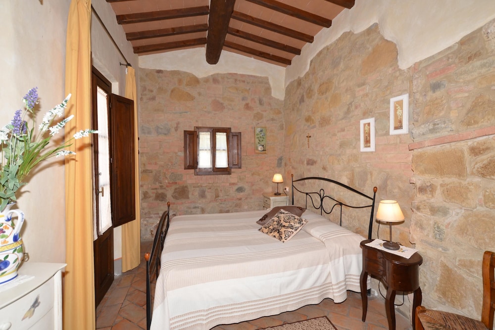 Family Villa, Multiple Bedrooms, Mountainside (Villa Casacheta) photo 1