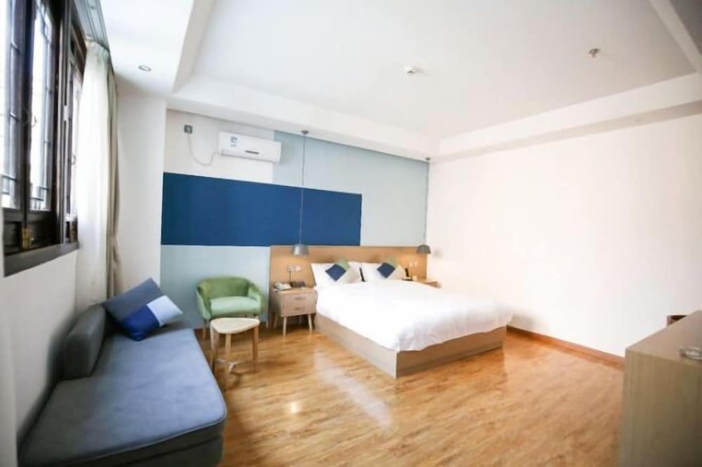Economy Twin Room(Chinese Domestic Guest Only) photo 2