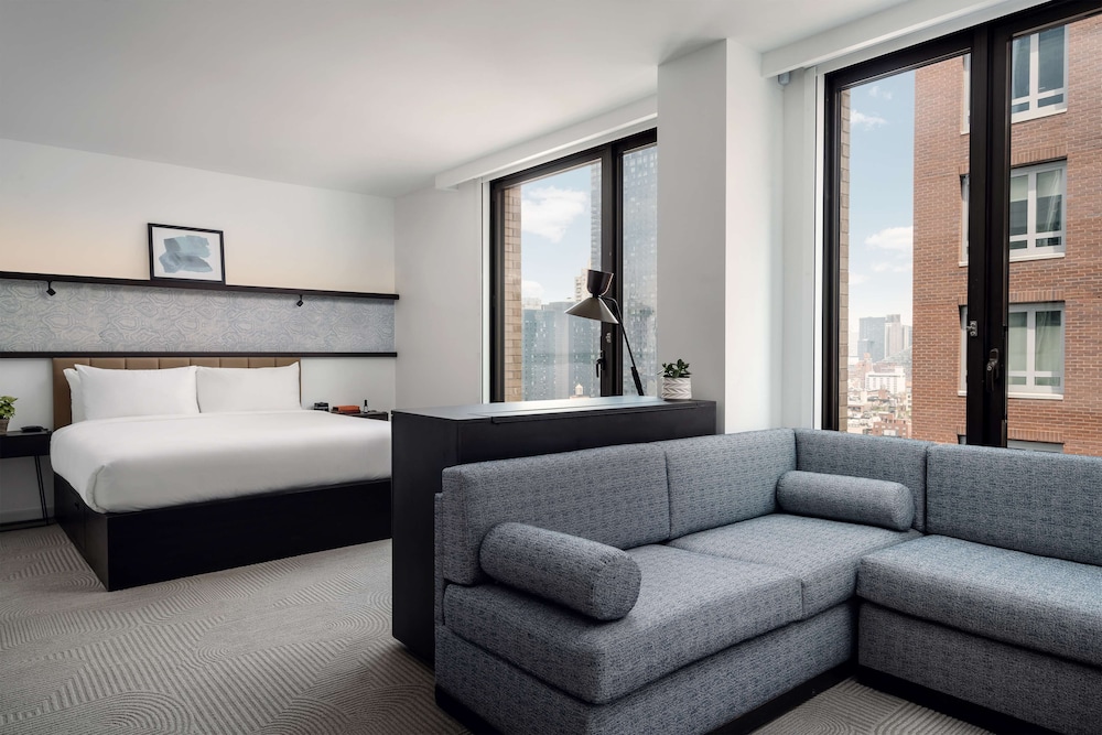 Suite, 1 King Bed - Photo 3