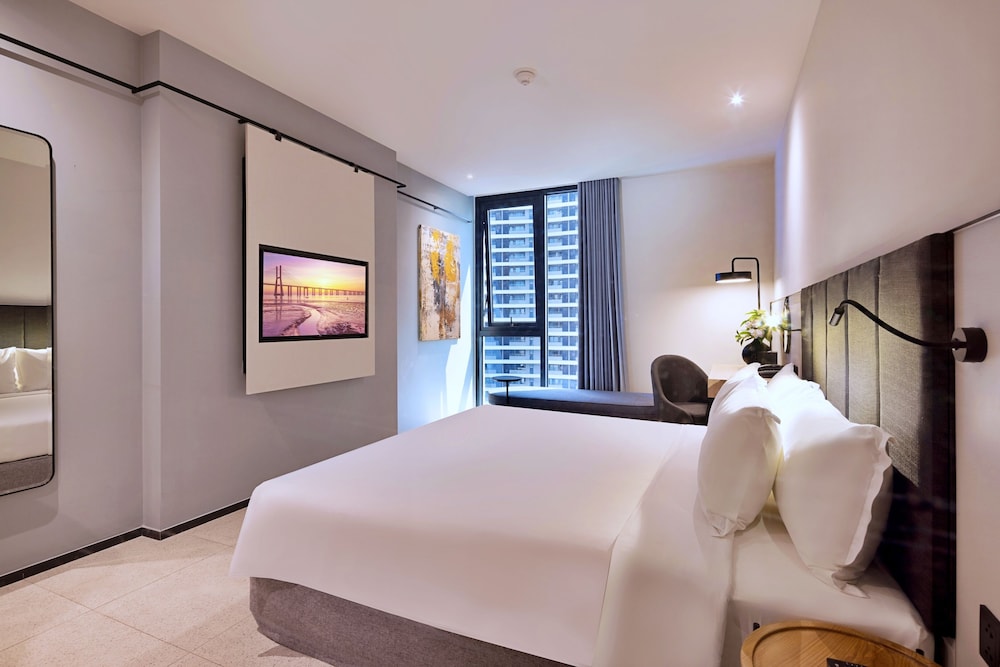 Deluxe King Room - Photo 2