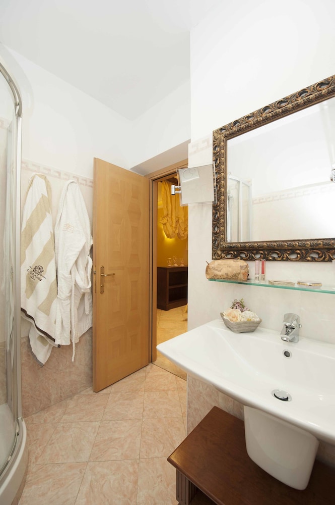 Comfort Suite photo 3