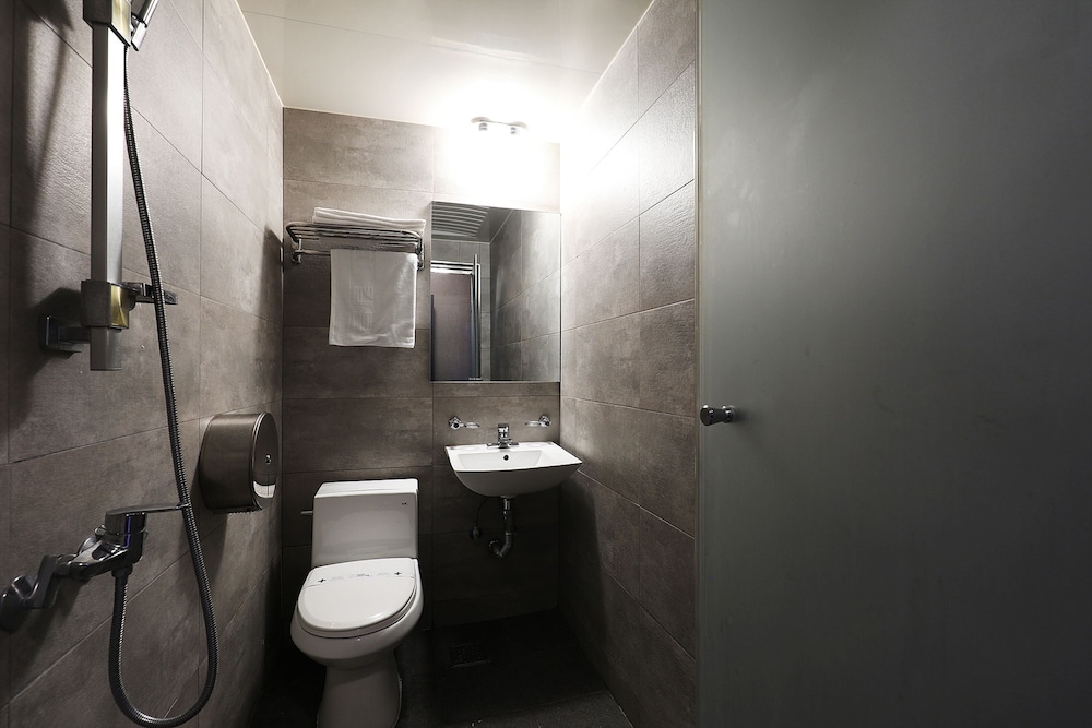 Standard Triple Room, Multiple Beds photo 2