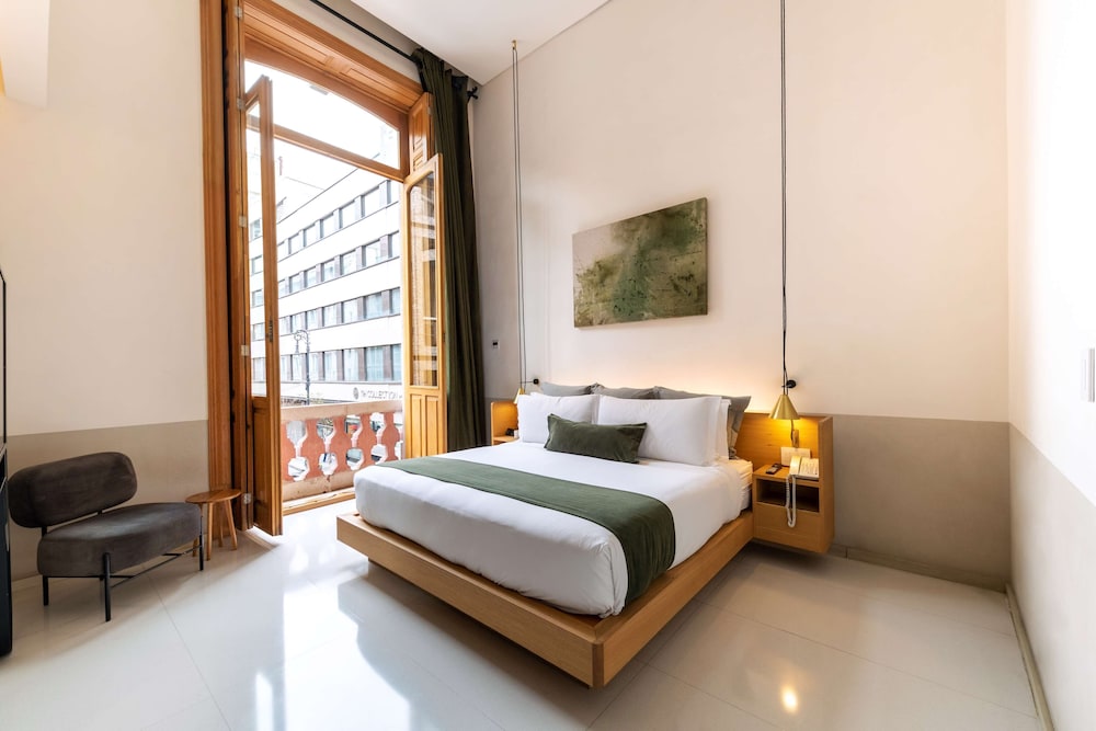 Suite, 1 Bedroom, Balcony - Photo 1
