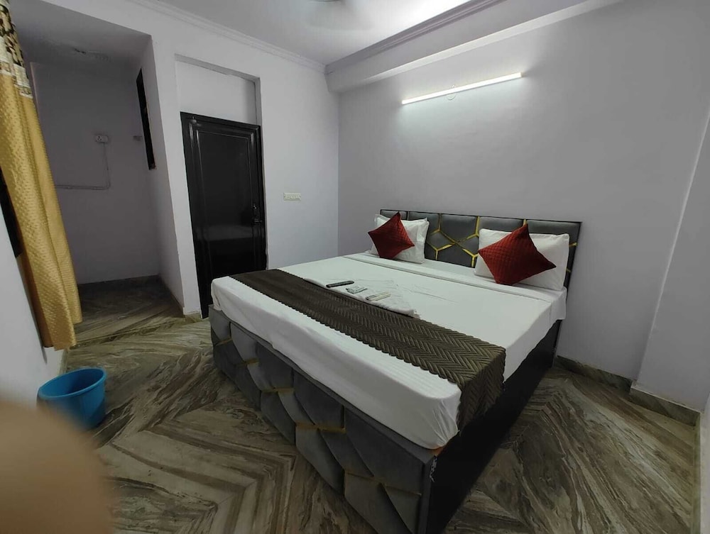 Deluxe Room - Photo 3