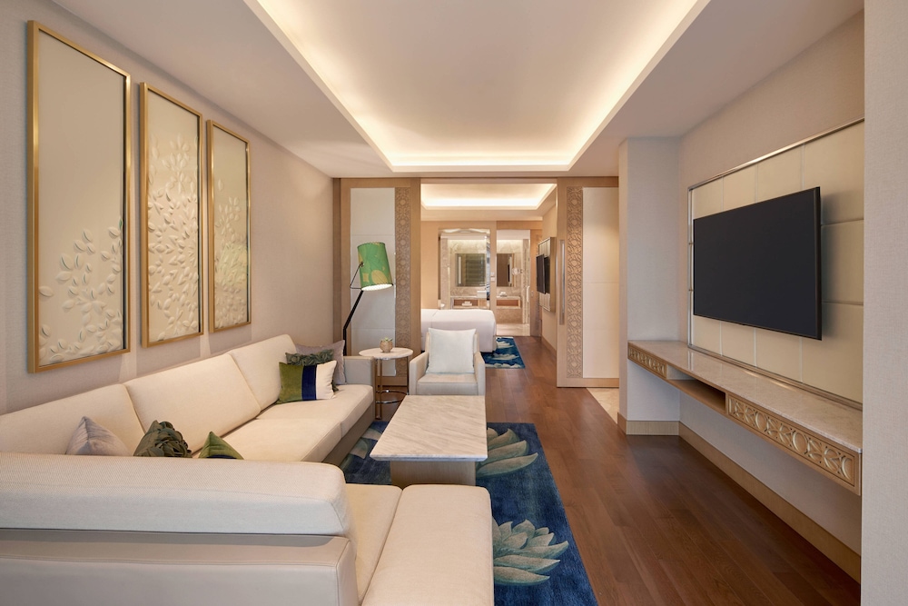 Suite, 1 King Bed, City View - Photo 1