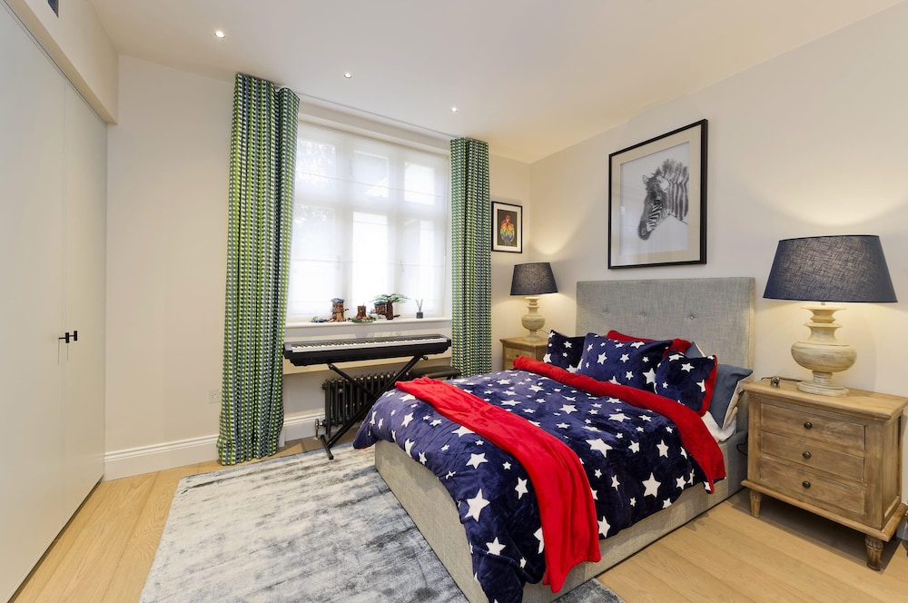 Stunning 5 bed Fulham Home w Indoor Pool Sauna and Private Garden, Photo 26