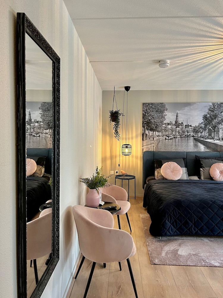 Deluxe Studio Suite