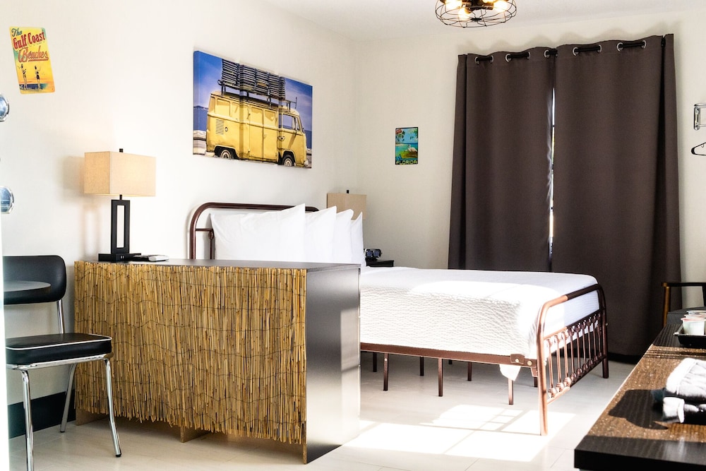Cottage, 1 Queen Bed, Kitchenette, Marina View photo 1