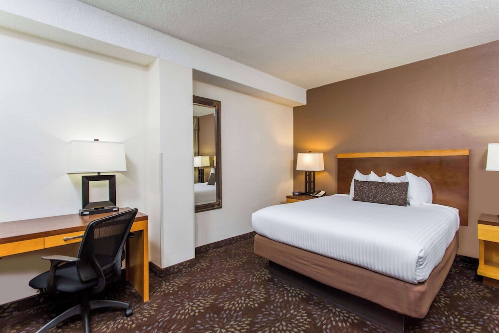 Room, 2 Double Beds, Non Smoking - Photo 4
