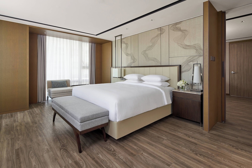 Executive Suite, 1 King Bed - Photo 4