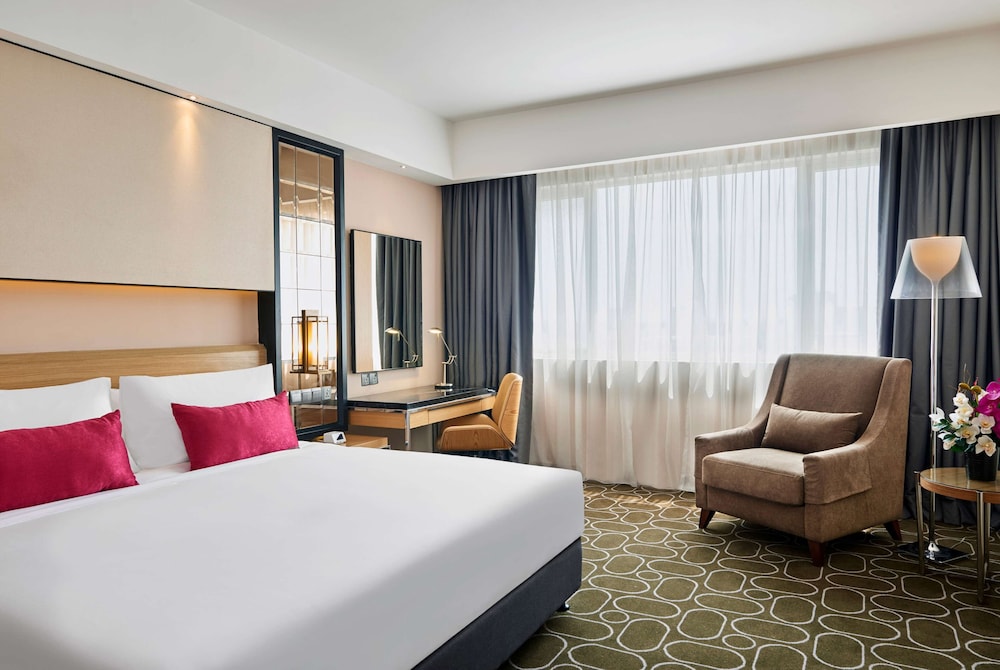 Deluxe Room, 1 King Bed - Photo 3