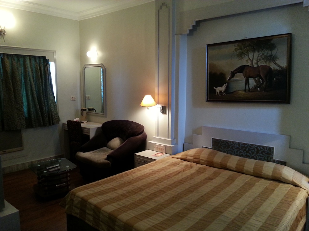 Room - Photo 3