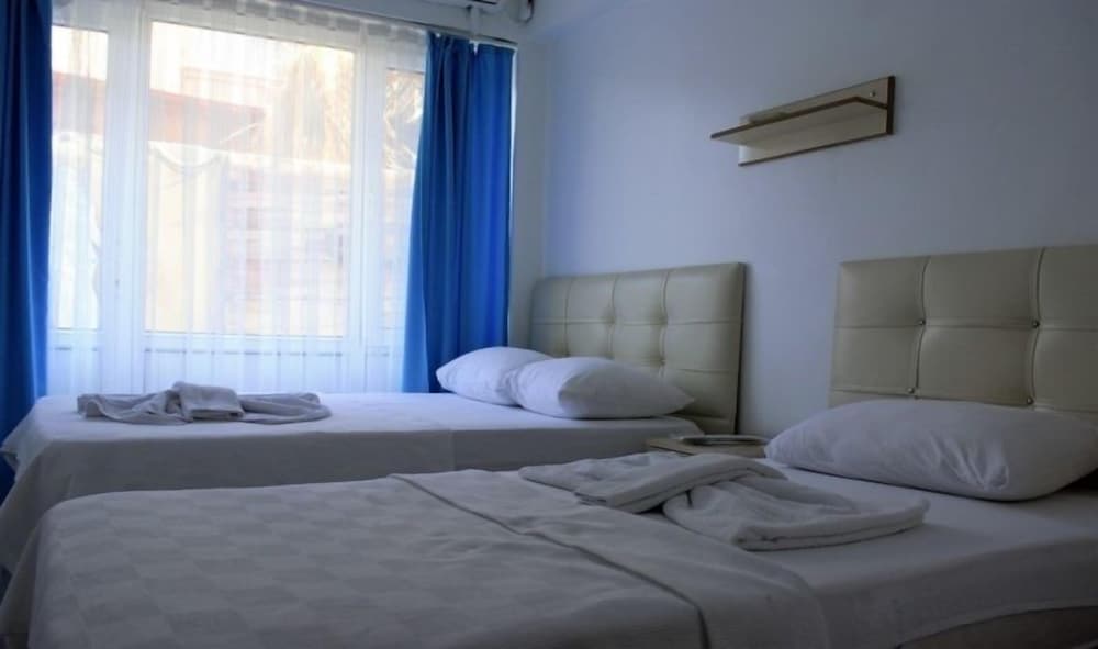 Standard Room, Partial Sea View photo 3