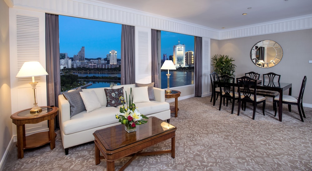 Premium Lake View Suite King - Photo 3