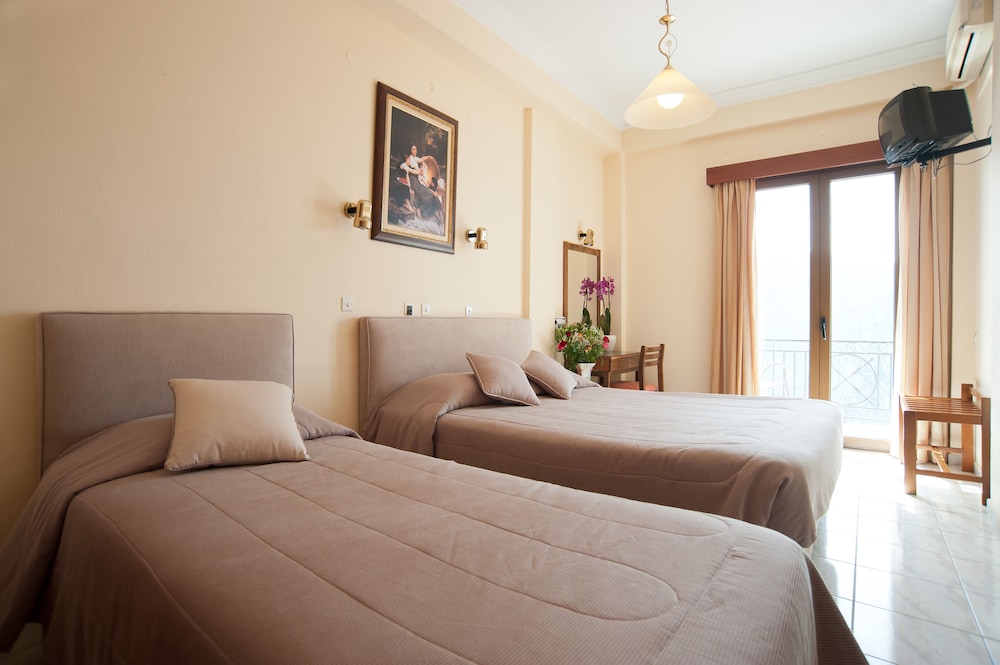 Standard Triple Room - Photo 1