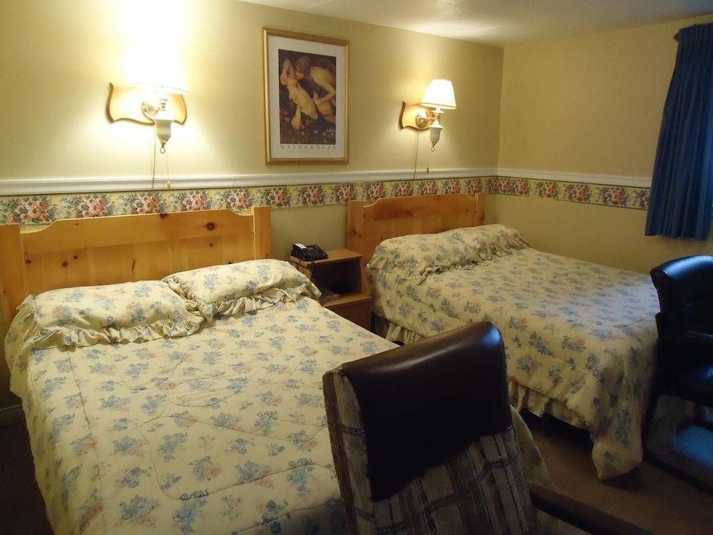 Standard Triple Room (3 Double Beds) photo 1