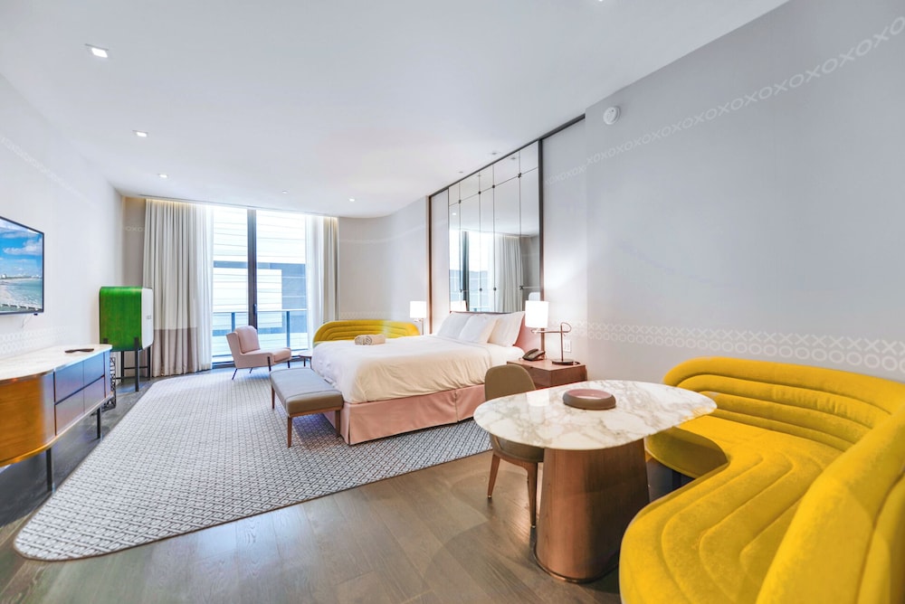 Luxury Studio Suite, 1 King Bed, City View photo 1