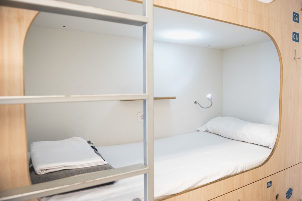 Shared Dormitory, Private Bathroom (6 pax)
