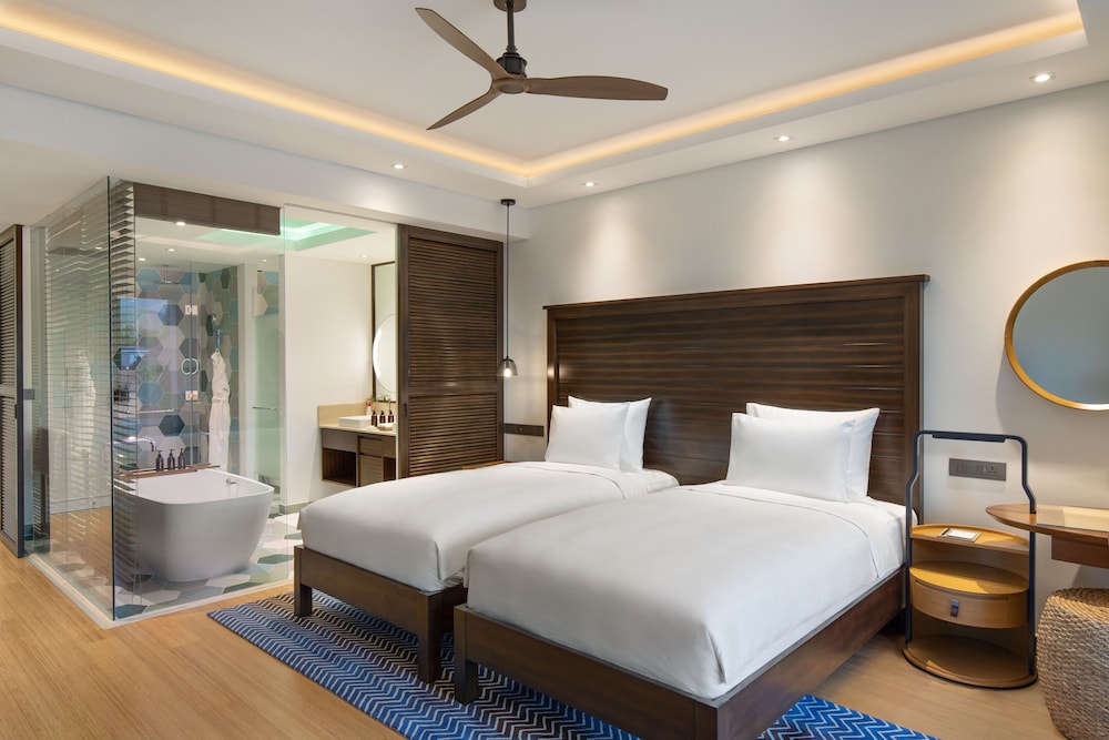 Premium Room, 2 Twin Beds, Pool Access, Mountain View