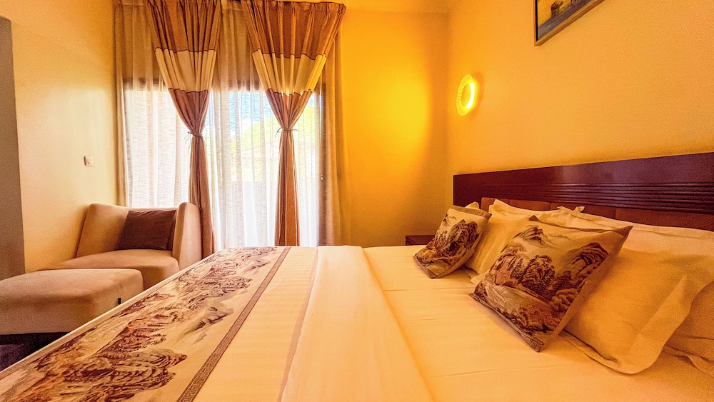 Suite, City View