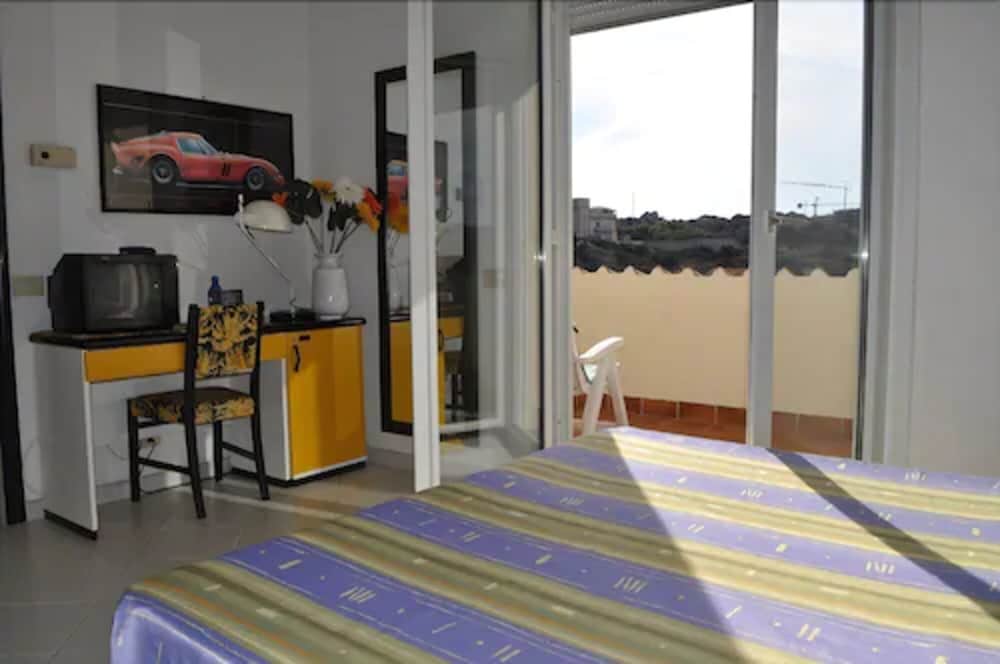 Standard Double or Twin Room - Photo 3