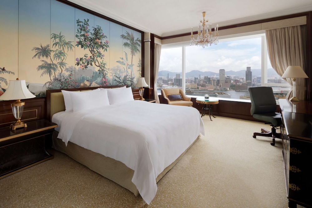 Suite with One King Bed (Non Smoking)